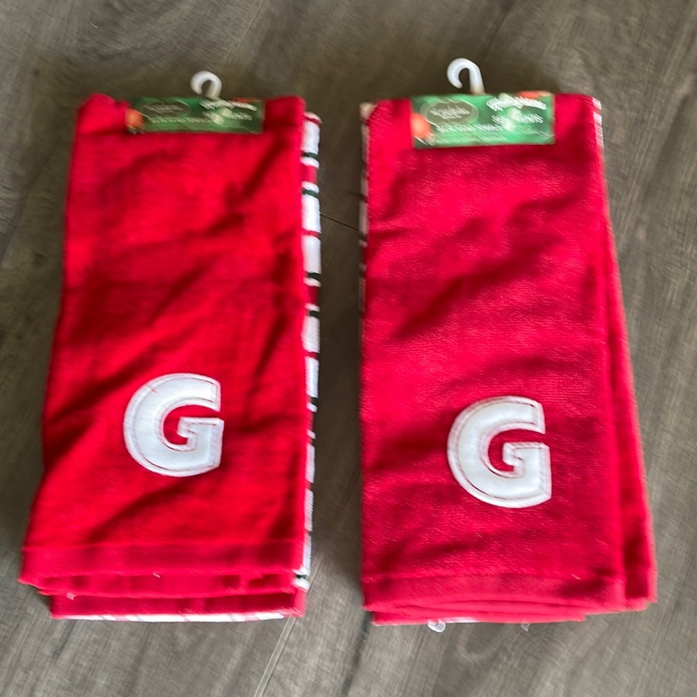 At Nicholas square Christmas bath hand towels NWT G Monogram